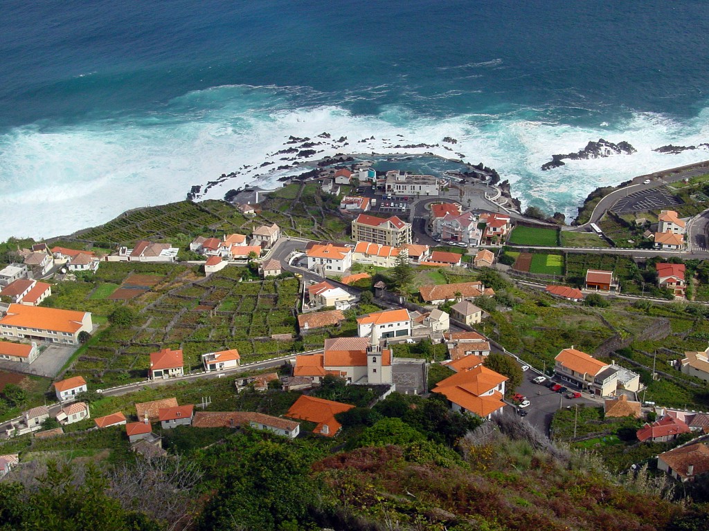 Porto Moniz. Camera position {{Coor dms|32|51|44.2|N|17|10|23.4|W}} looking NNE